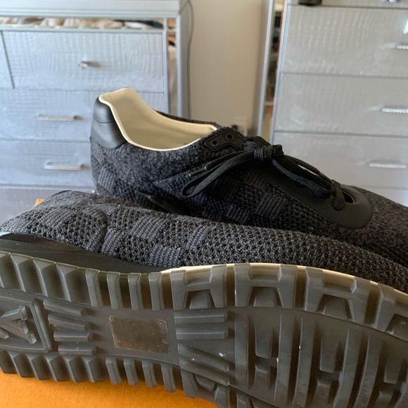 LV authentic sneaker - Picture 4 of 5